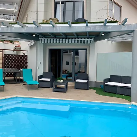 Two Palms Villa Nazaré